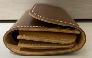 COTOCUL(コトカル)の財布を横から撮影した写真