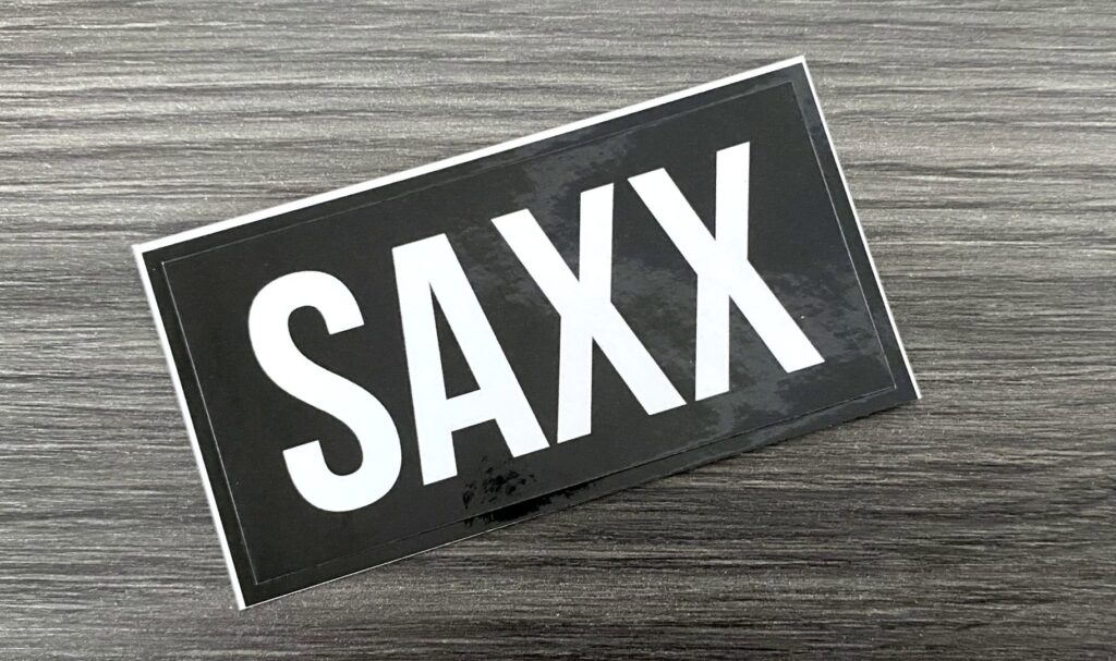 SAXXのロゴステッカー
